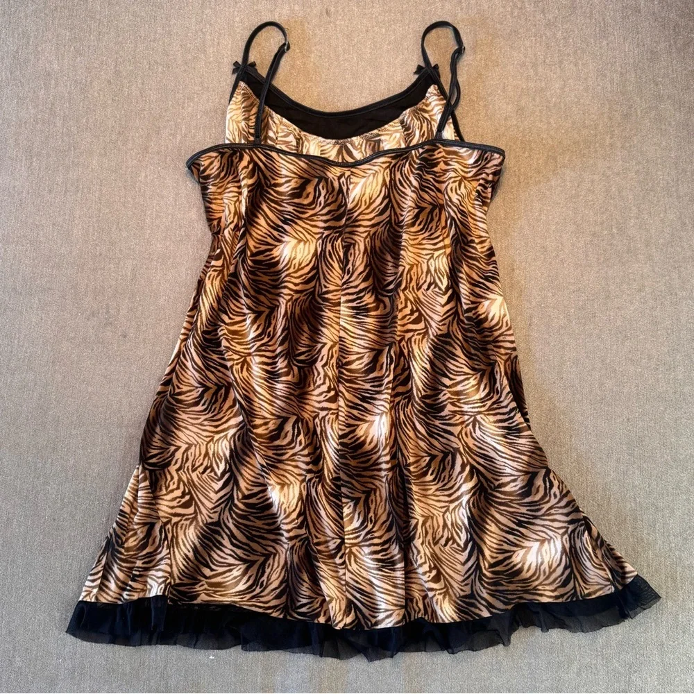 Vintage Studio Donatella Tiger Print Nightie - Picture 2 of 7